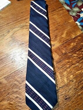 The Men's Store Striped Blue & White Tie Like New